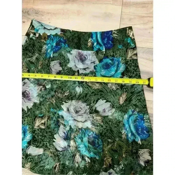 Kenzie 100% silk Women’s Floral Skirt with sequin accents size 6 - Picture 7 of 8